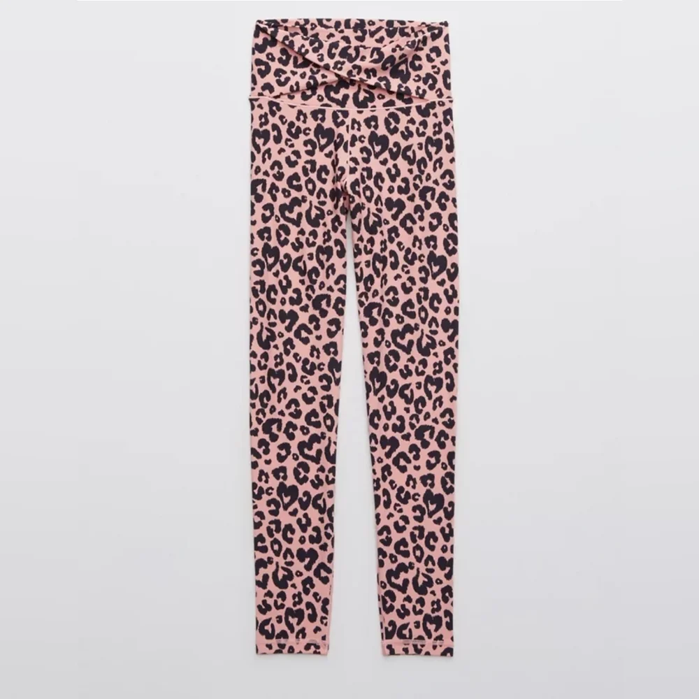 OFFLINE By Aerie Real Me High Waisted Twist Legging, Size M - Picture 5 of 11